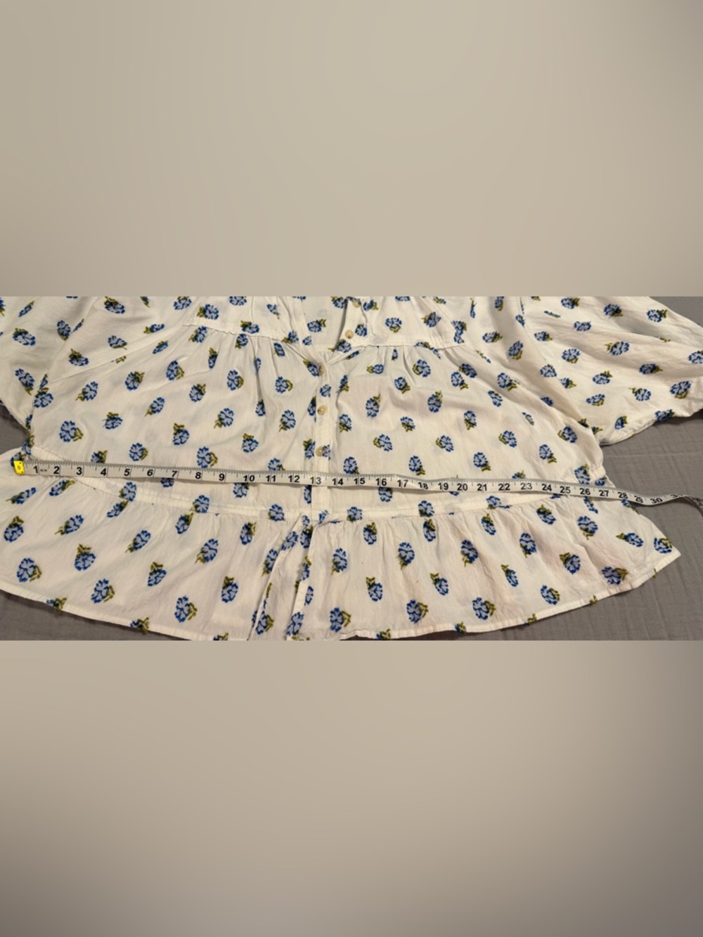 1X Anthropologie Pilcro Babydoll Batwing Blouse white with blue floral - Picture 9 of 10